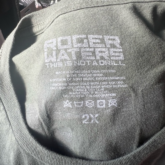 2022 Roger waters concert T-shirt size 2XL - Picture 3 of 3